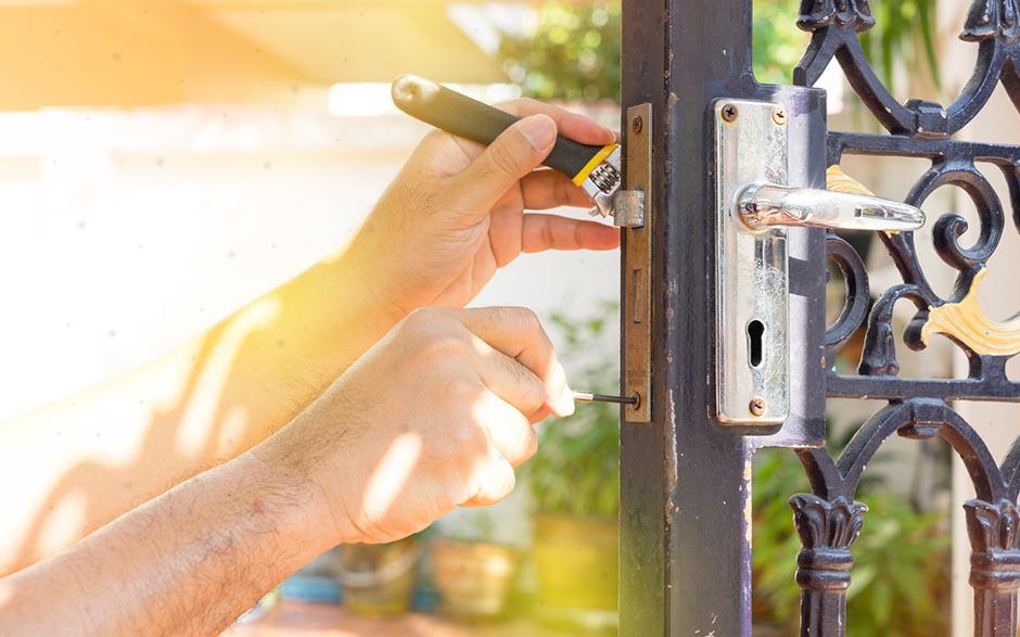 demonter une serrure de porte d'entrée Buc