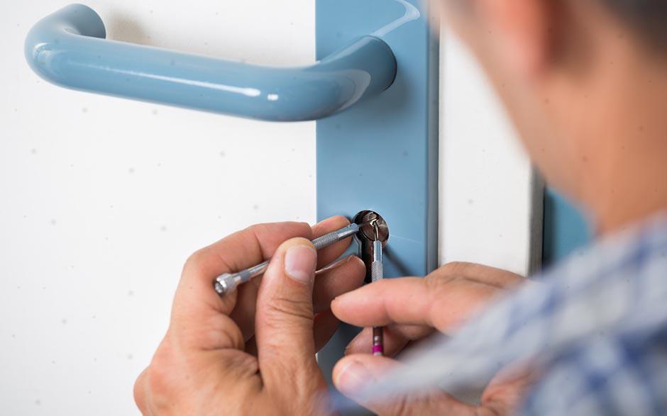 comment forcer une serrure de porte Combs-la-Ville